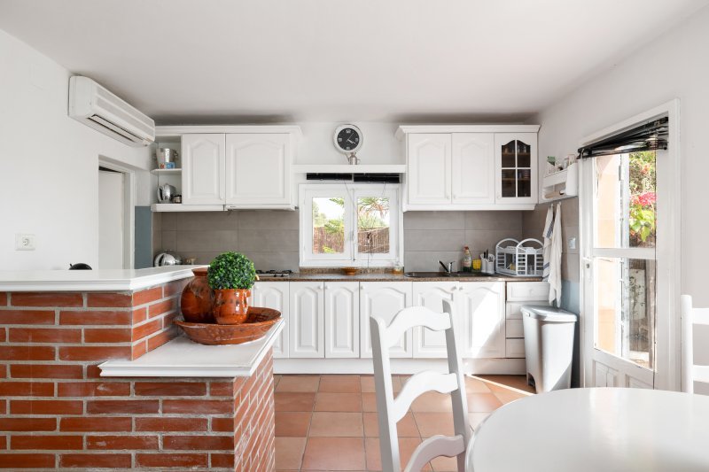 Charming house with private pool close to town - 5