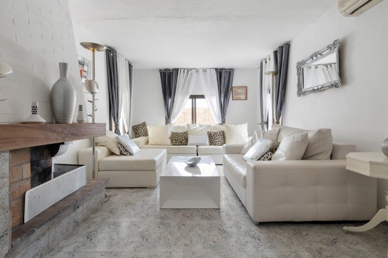 Charming house with private pool close to town - 4