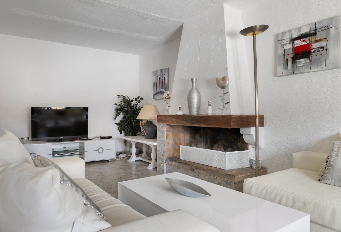 Charming house with private pool close to town - 13