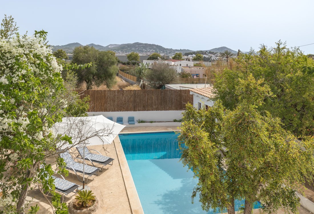 Charming house with private pool close to town - 25