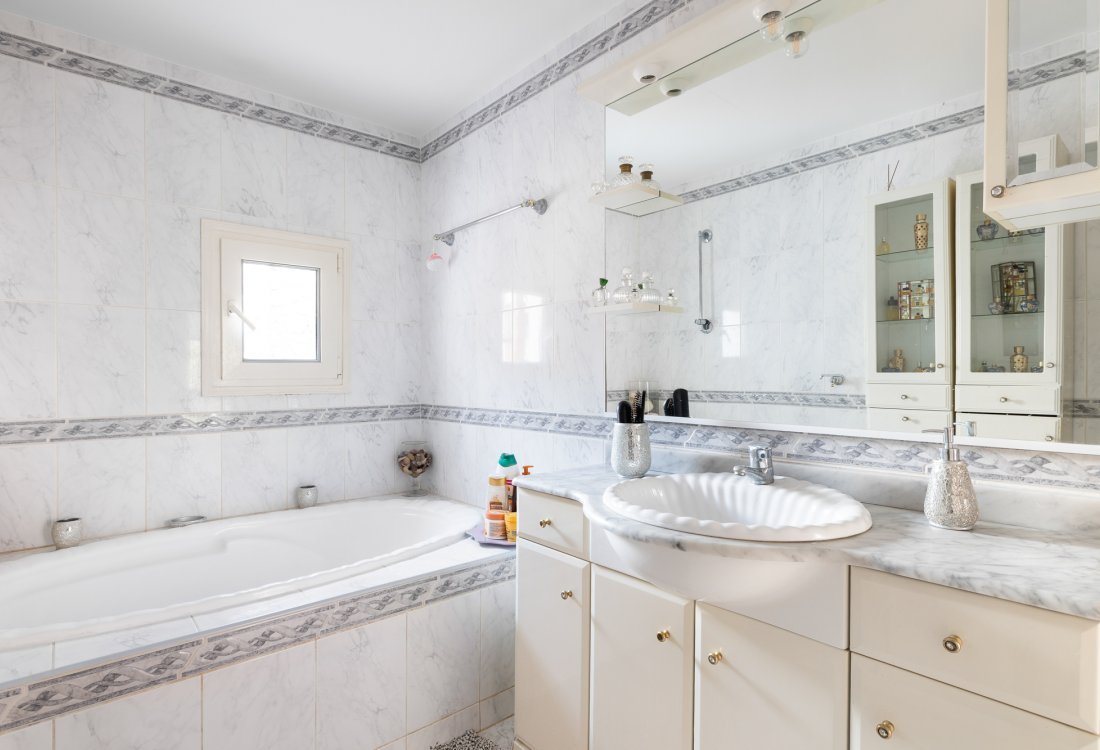 Charming house with private pool close to town - 19