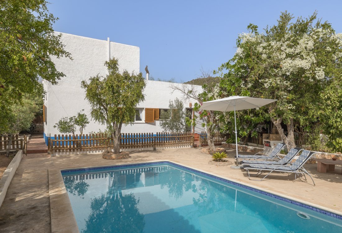Charming house with private pool close to town - 1