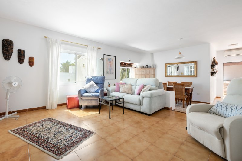 Versatile home near the beach - 4