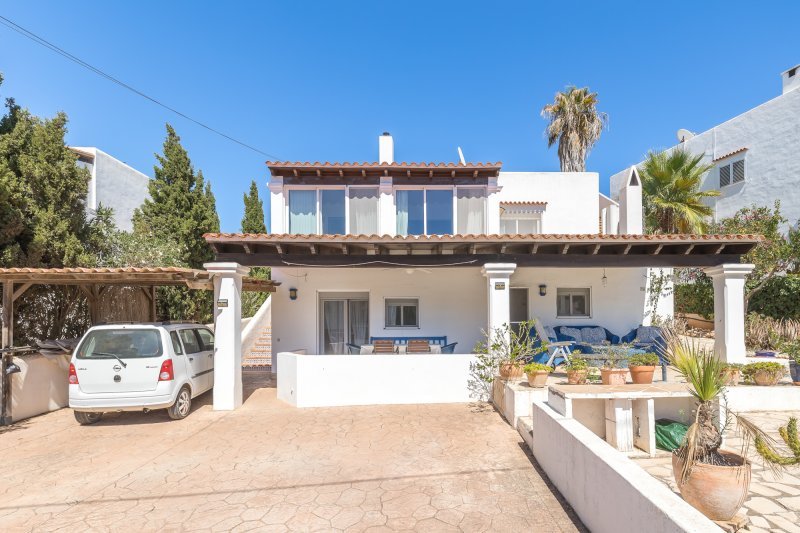 Versatile home near the beach - 1