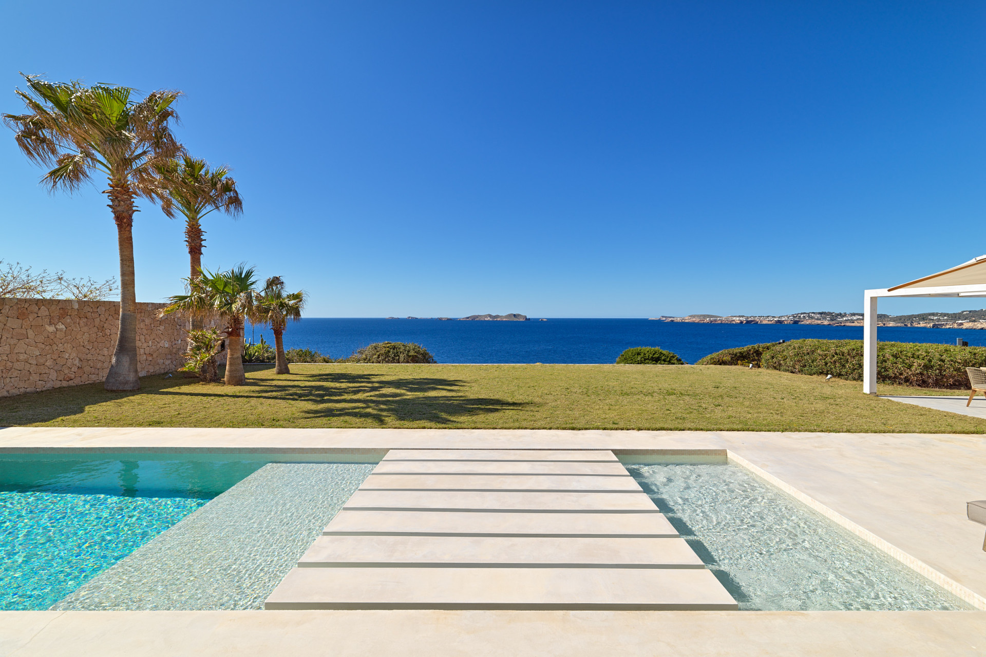 Elegante villa frente al mar con acceso privado - 9