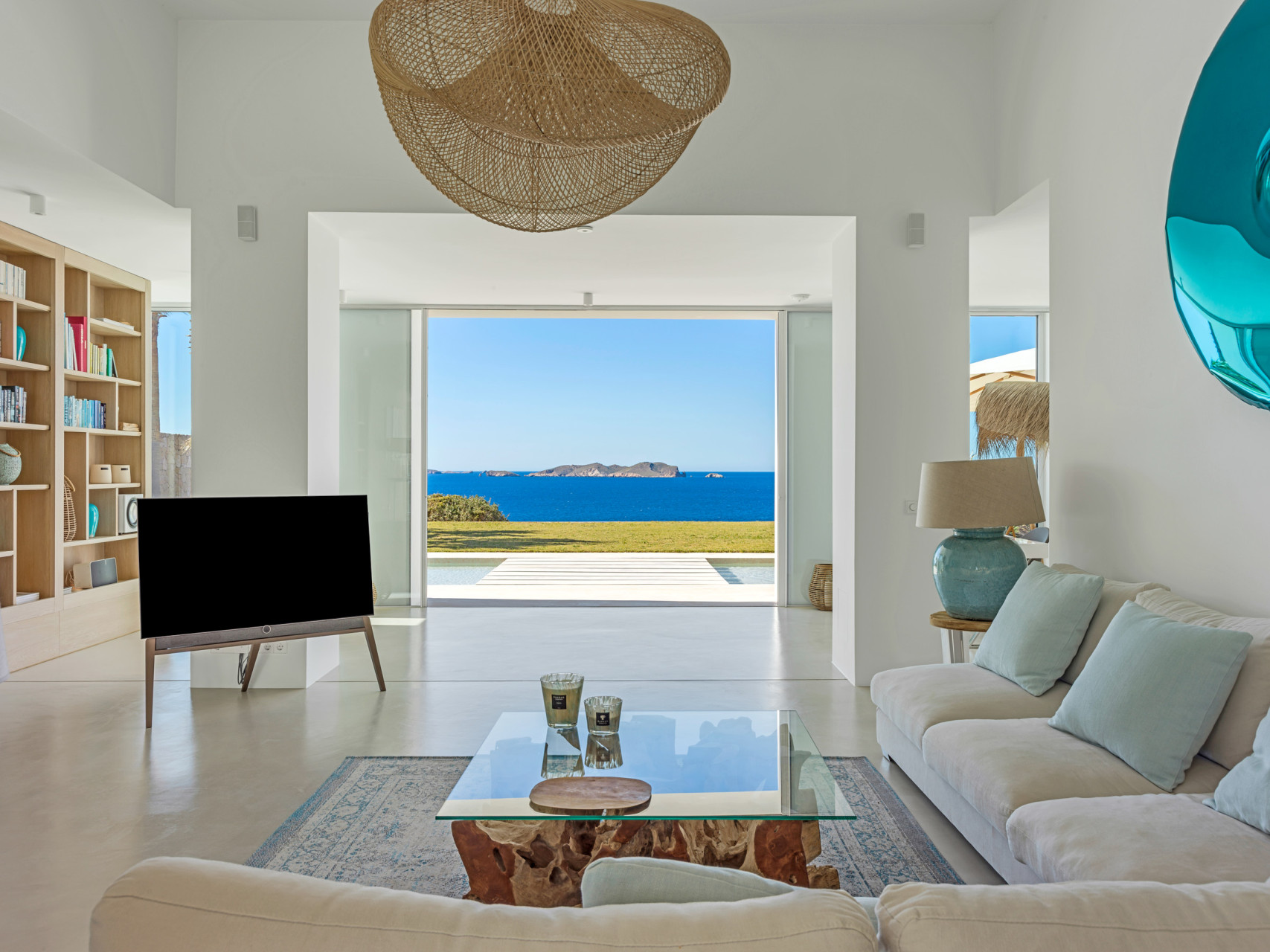 Elegante villa frente al mar con acceso privado - 8