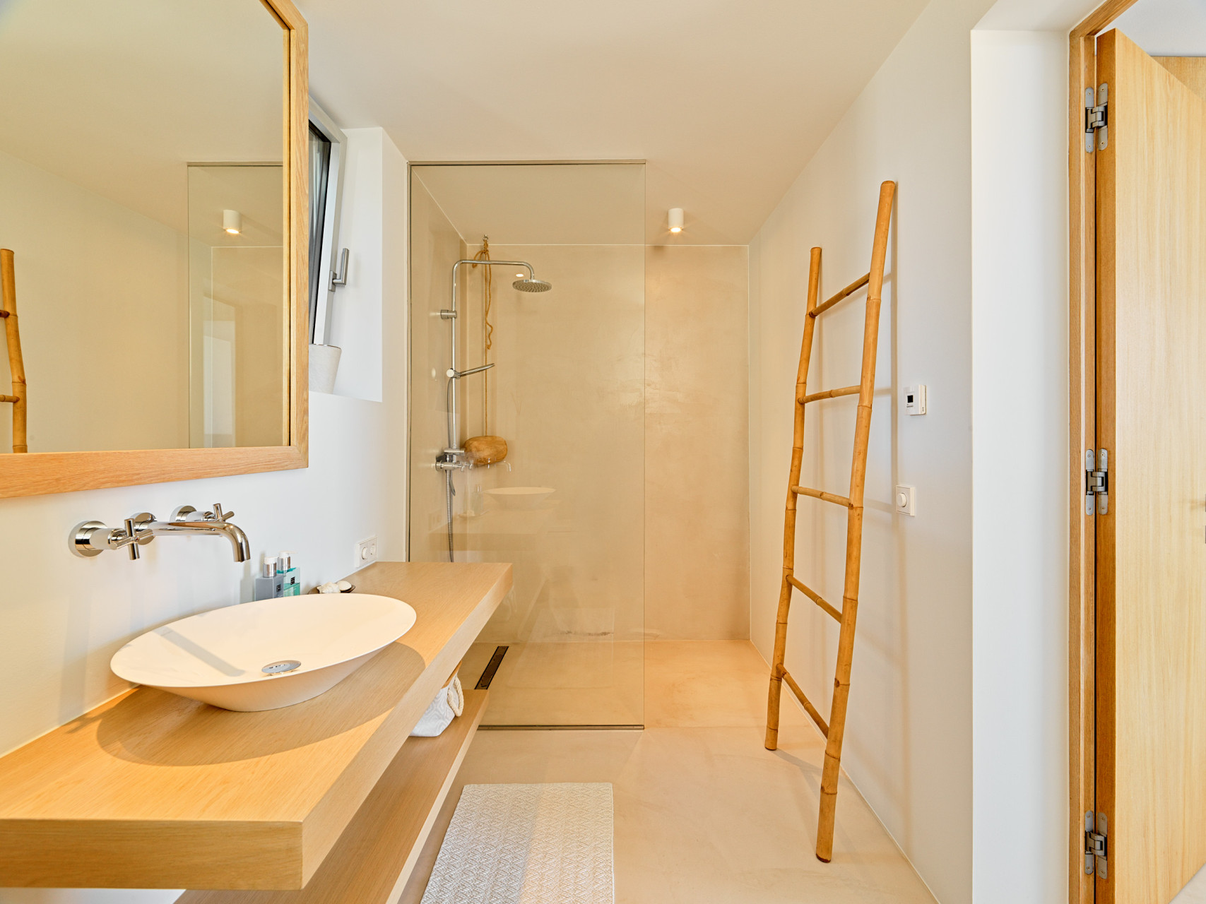 Elegante villa frente al mar con acceso privado - 16