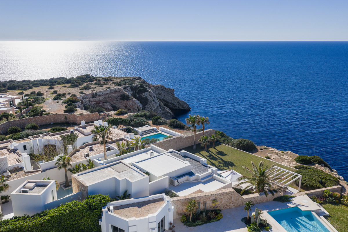 Elegant oceanfront villa with direct sea access - 5