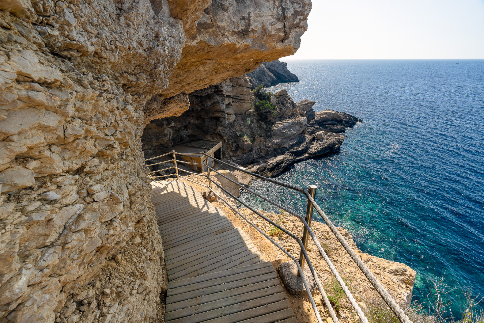 Elegante villa frente al mar con acceso privado - 28