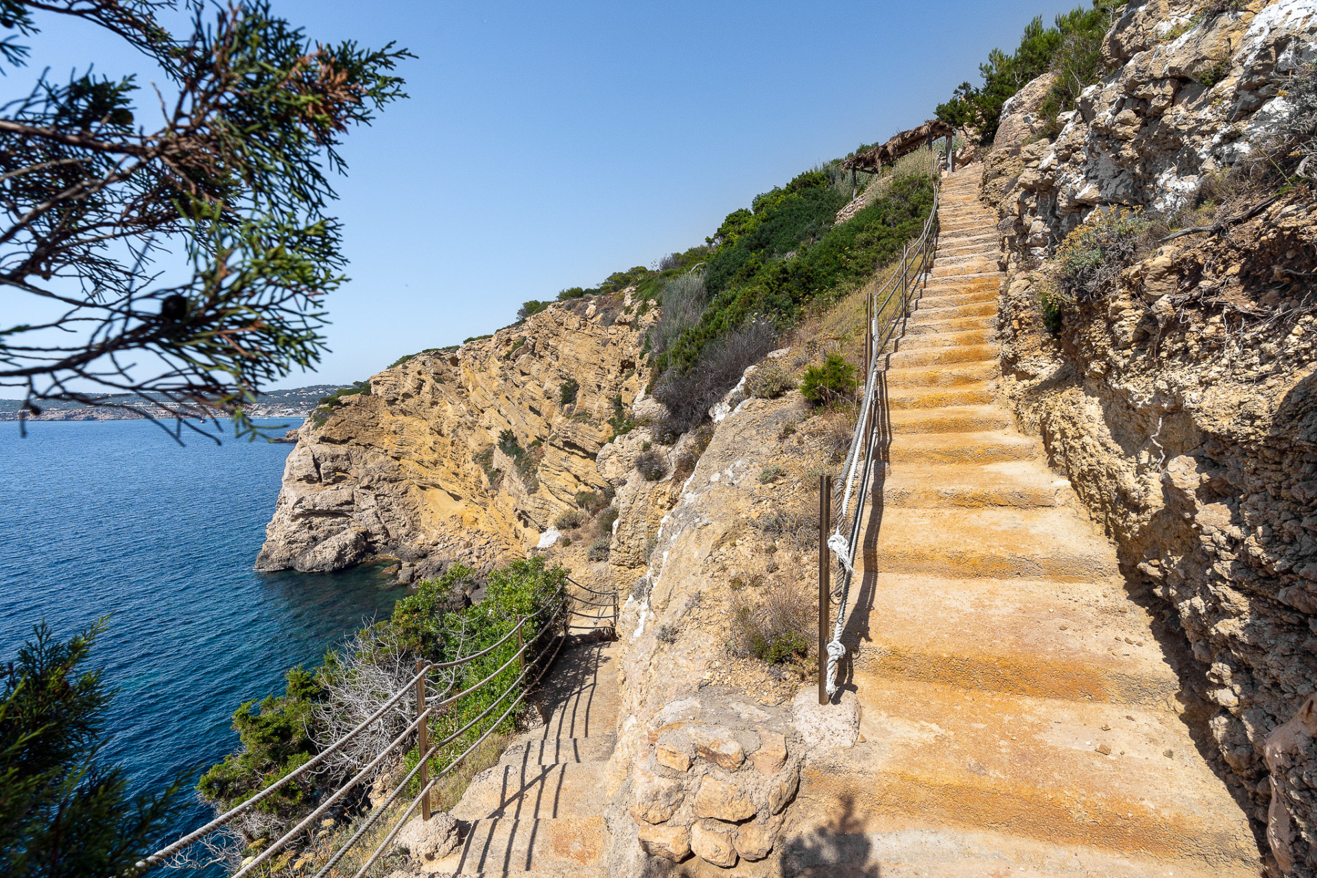 Elegante villa frente al mar con acceso privado - 27