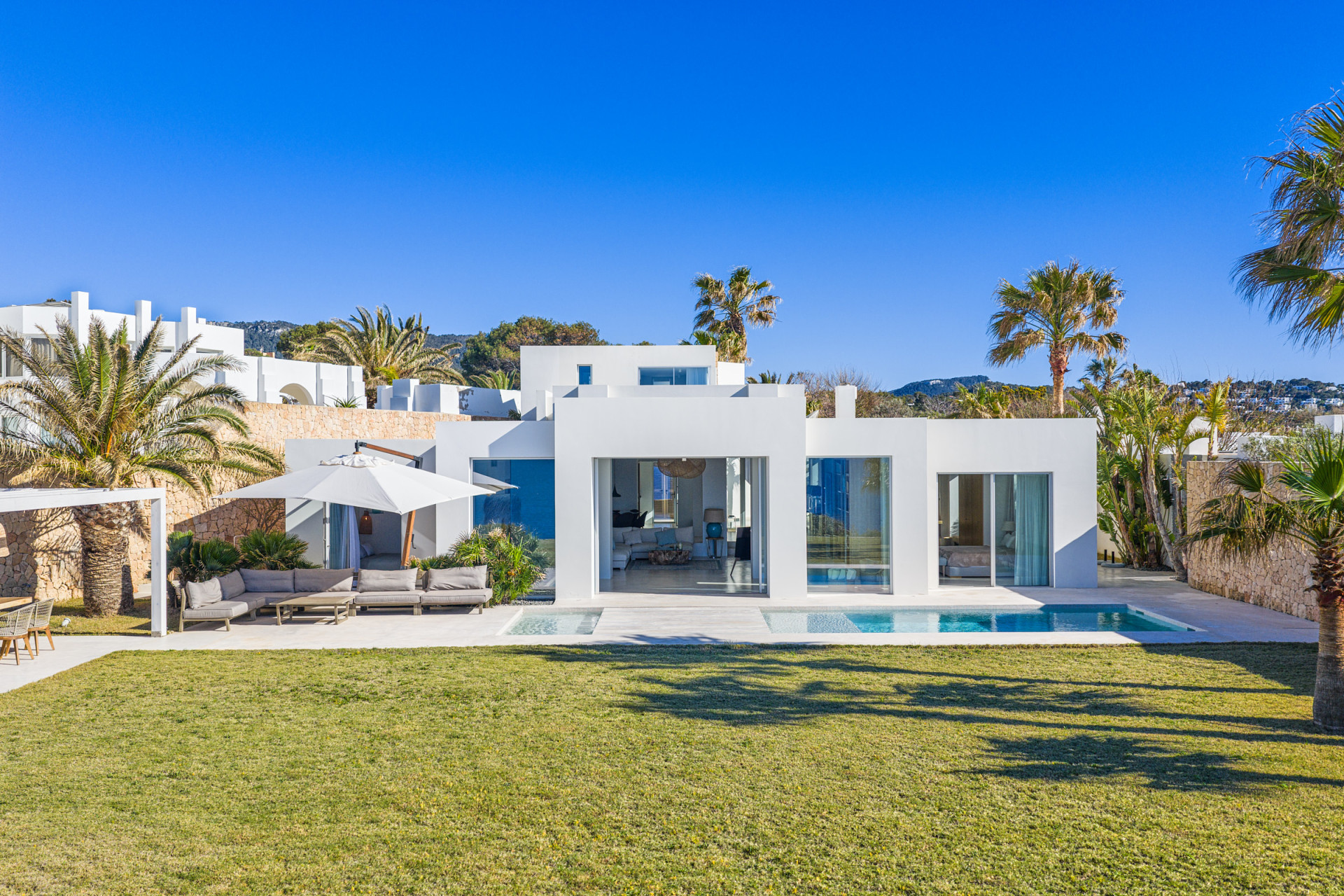 Elegante villa frente al mar con acceso privado - 21