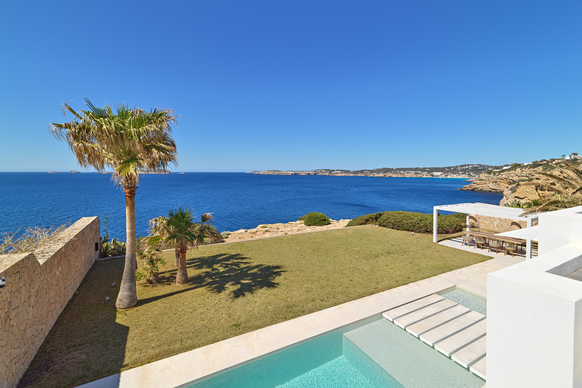 Elegante villa frente al mar con acceso privado - 10