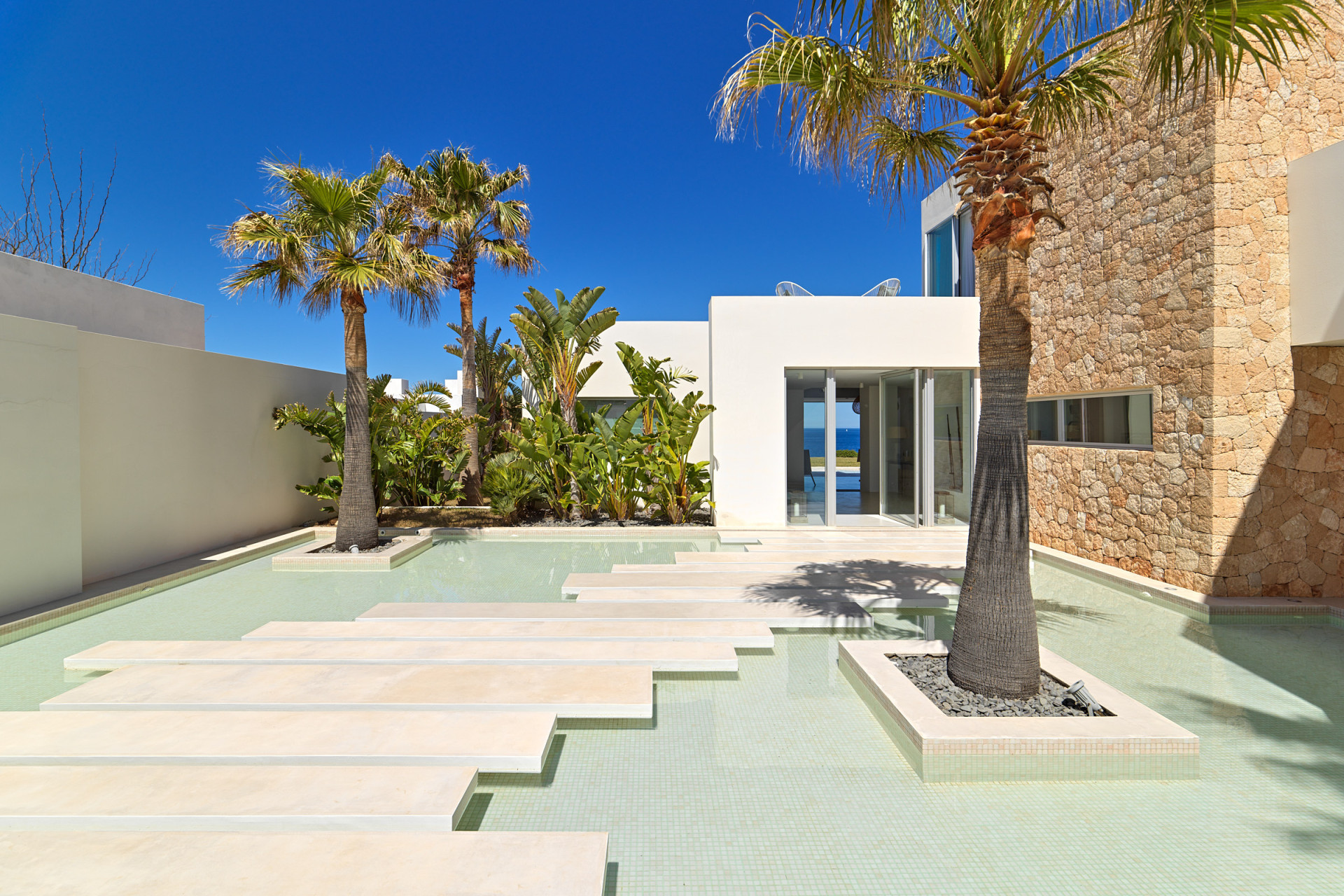 Elegante villa frente al mar con acceso privado - 4