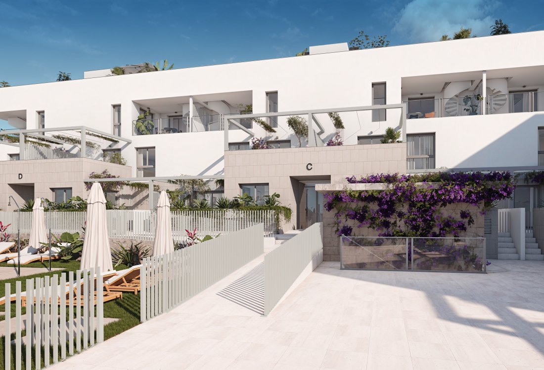 Ground floor flat with garden and direct pool access - 1