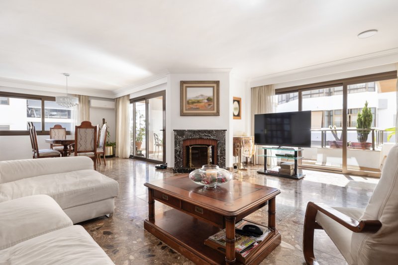 Bright and spacious apartment with large terrace - 2