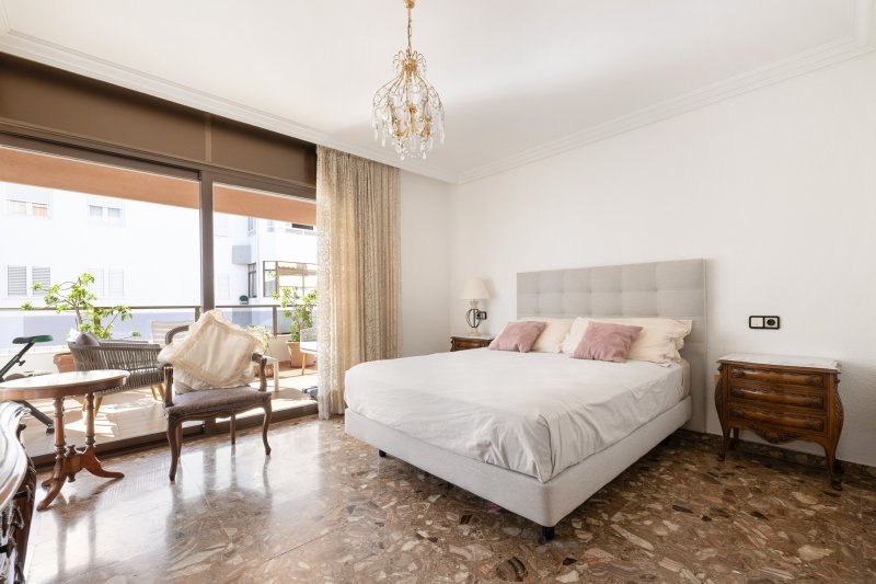 Bright and spacious apartment with large terrace - 5