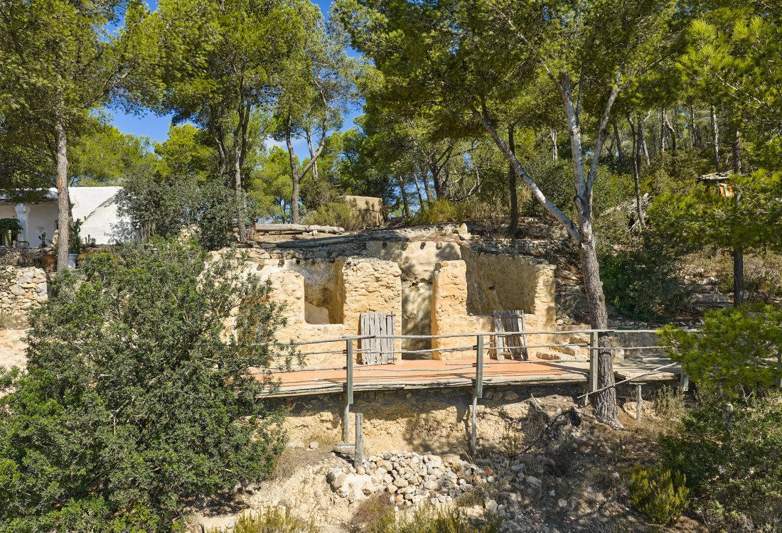 Finca histórica aislada con licencia turística - 16