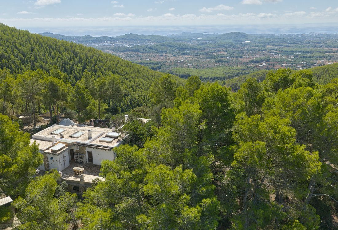 Finca histórica aislada con licencia turística - 17