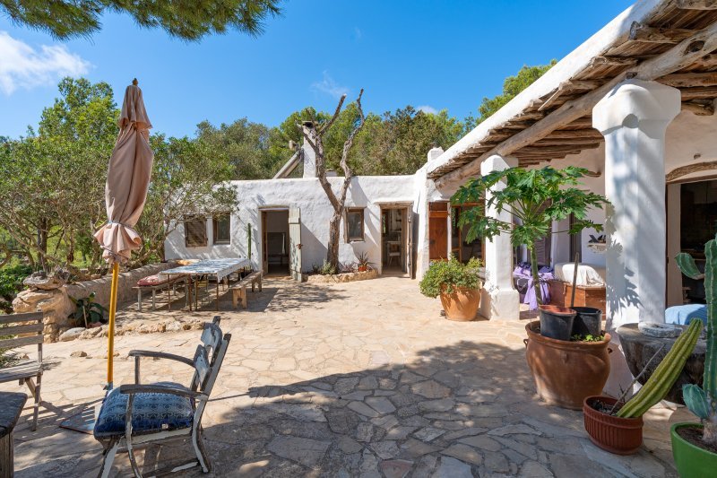 Finca histórica aislada con licencia turística - 4