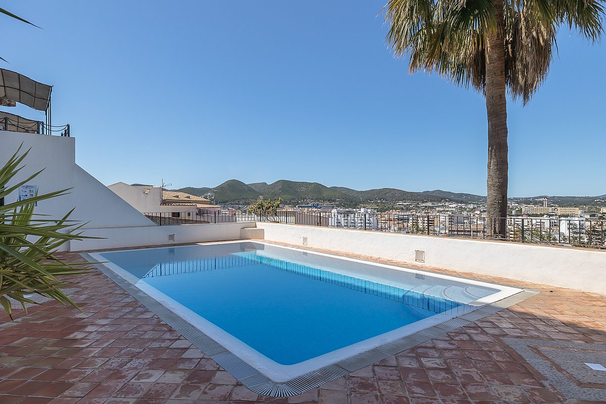 Exclusive apartment in a historic old town building - 13