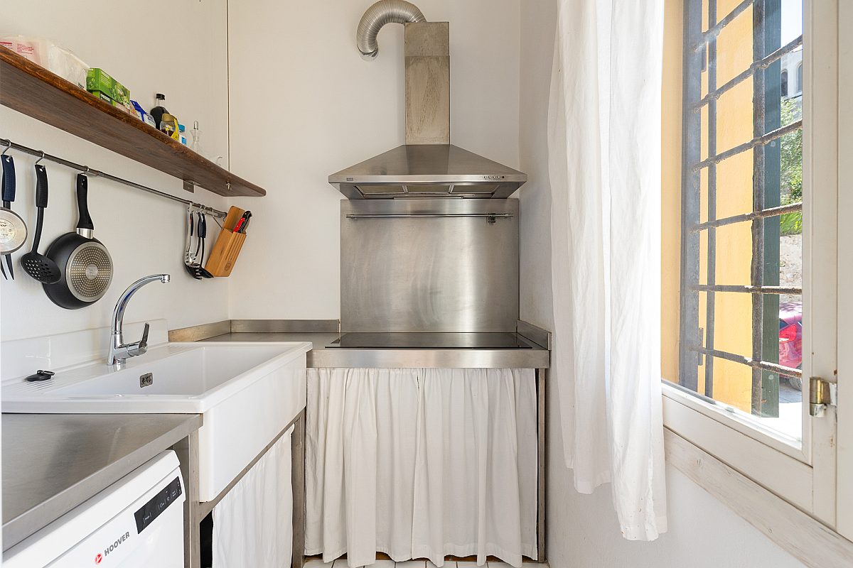 Exclusive apartment in a historic old town building - 11