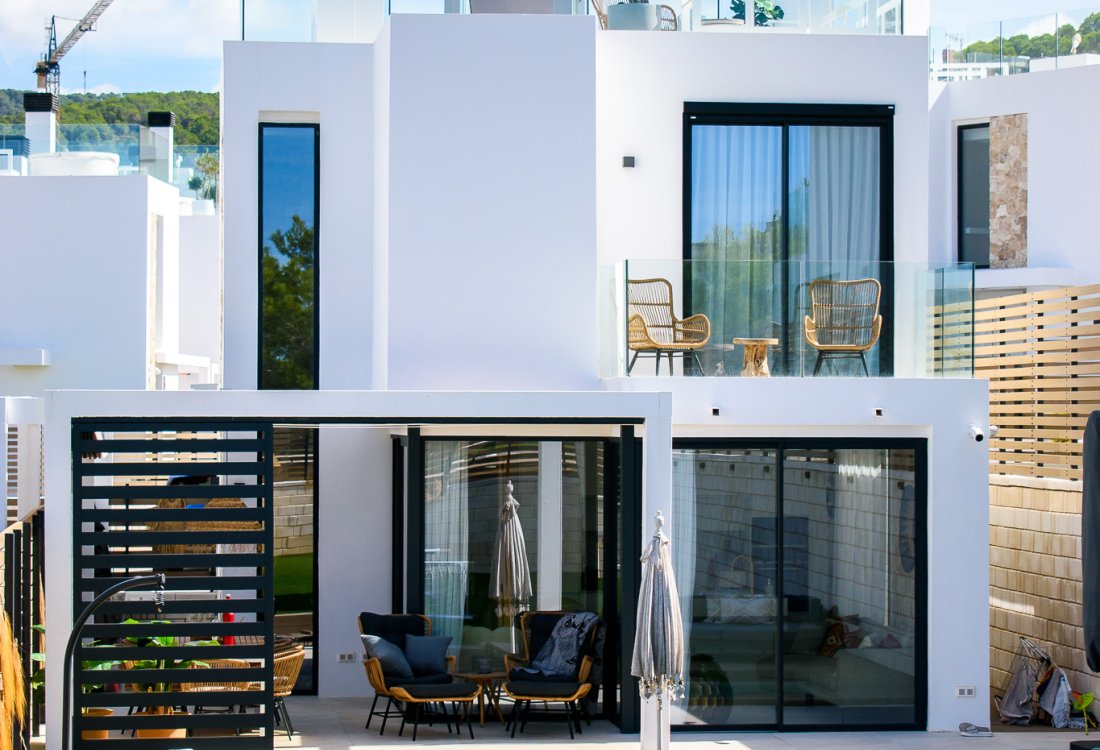 Elegant newly built villa near the beach - 1