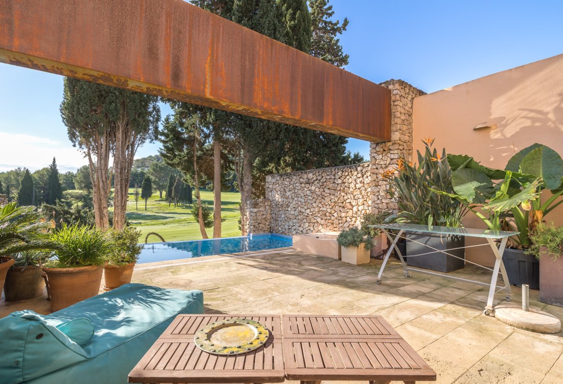 Townhouse with private pool and golf views - 2