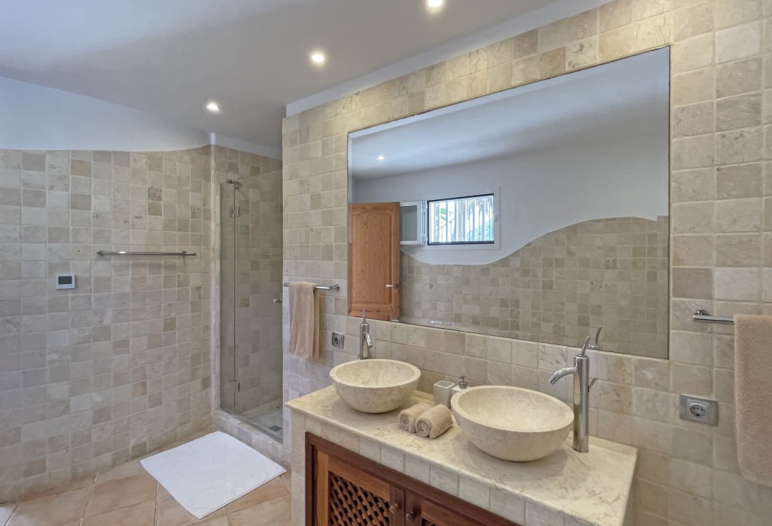 Exclusive Coastal Villa in Cala Llonga - 18