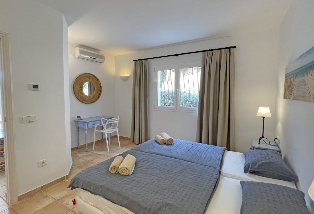 Exclusive Coastal Villa in Cala Llonga - 11