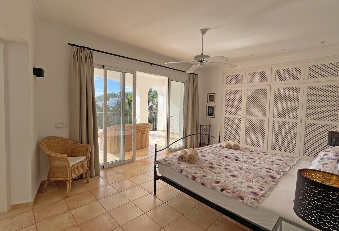 Exclusive Coastal Villa in Cala Llonga - 14