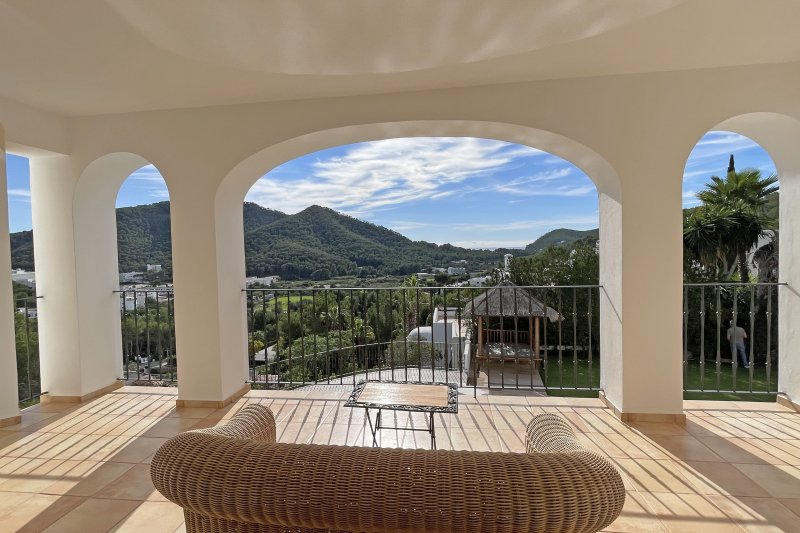 Exclusive Coastal Villa in Cala Llonga - 3