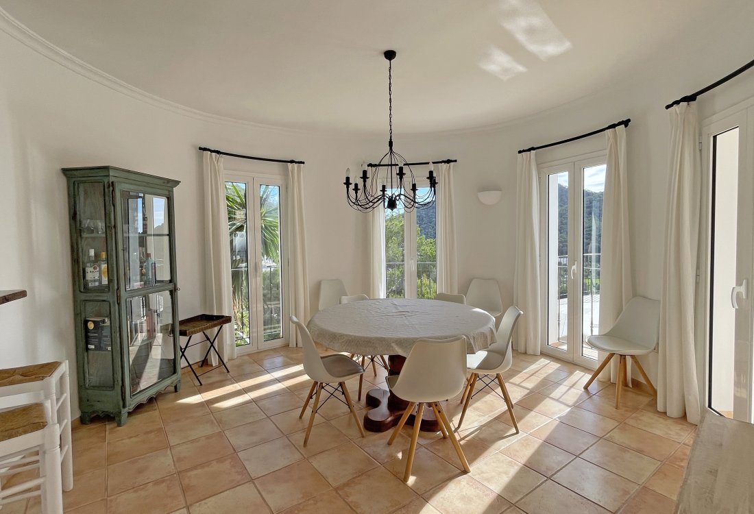 Exclusive Coastal Villa in Cala Llonga - 9