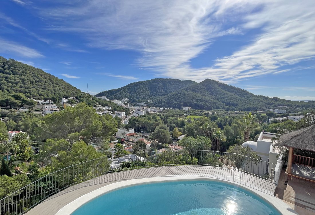 Exclusive Coastal Villa in Cala Llonga - 1