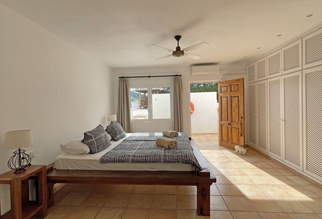 Exclusive Coastal Villa in Cala Llonga - 17