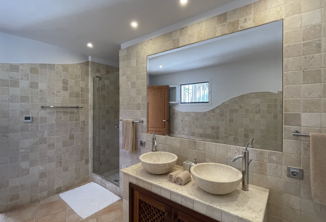 Exclusive coastal villa in Cala Llonga - 15