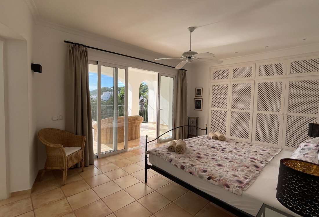 Exclusive coastal villa in Cala Llonga - 13