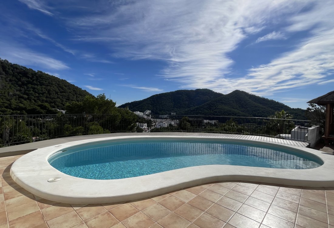 Exclusive coastal villa in Cala Llonga - 4