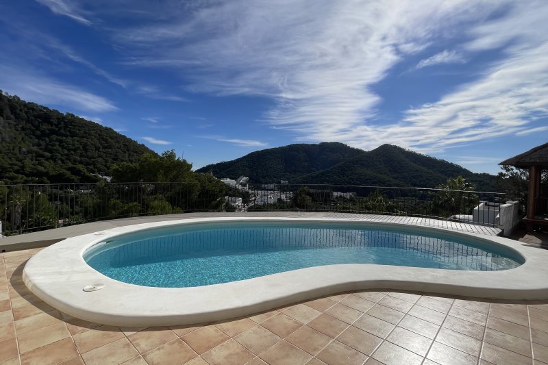 Exclusive coastal villa in Cala Llonga - 4