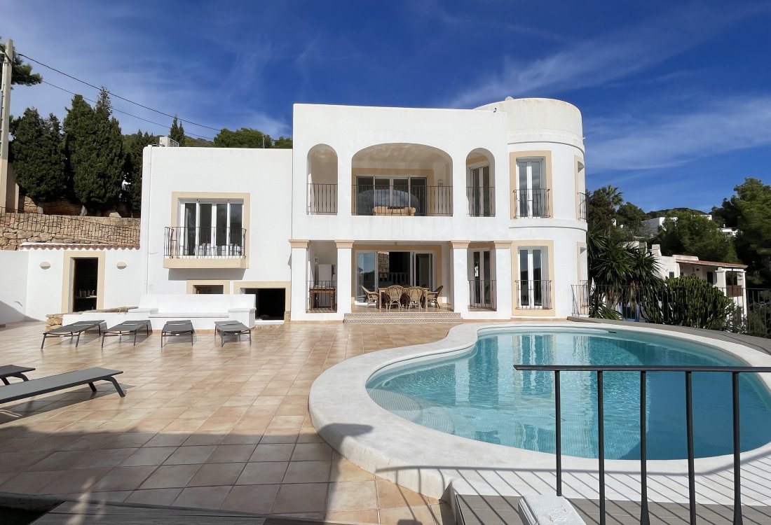 Exclusive coastal villa in Cala Llonga - 2