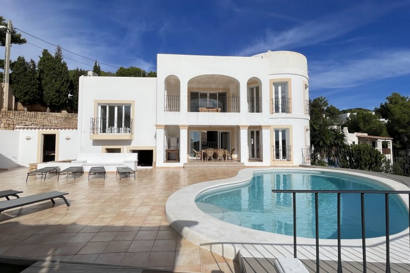 Exclusive coastal villa in Cala Llonga - 2