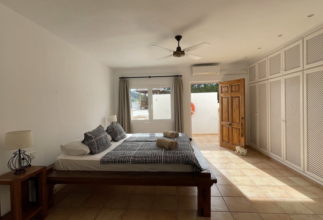 Exclusive coastal villa in Cala Llonga - 17