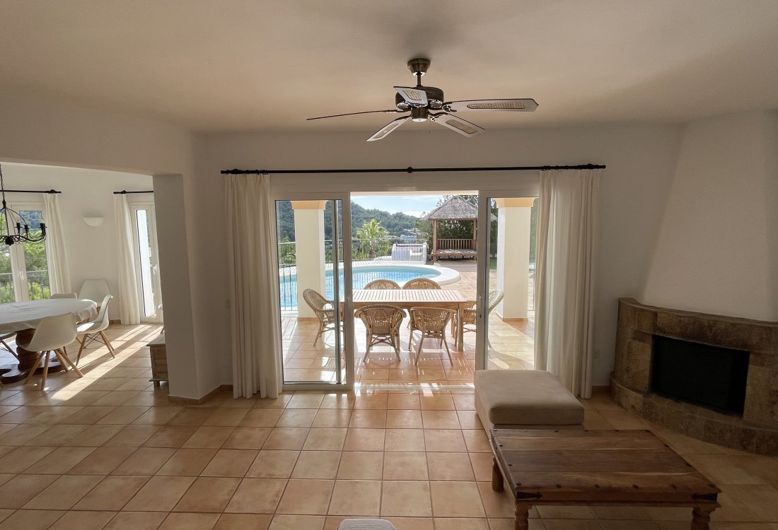 Exclusive coastal villa in Cala Llonga - 3