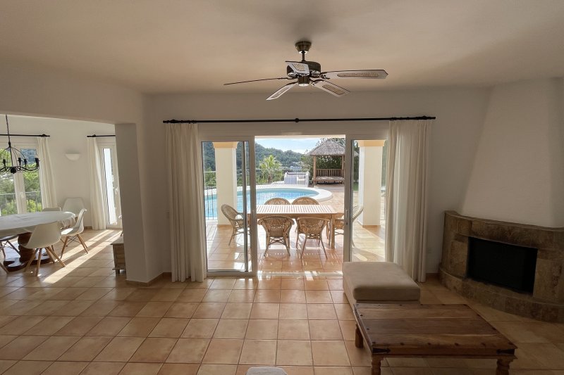 Exclusive coastal villa in Cala Llonga - 3