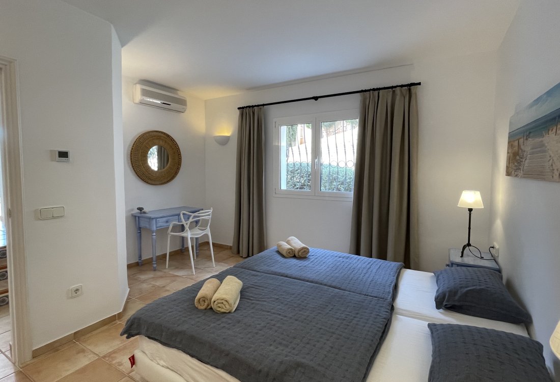 Exclusive coastal villa in Cala Llonga - 10