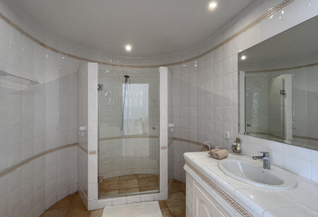 Exclusive coastal villa in Cala Llonga - 19