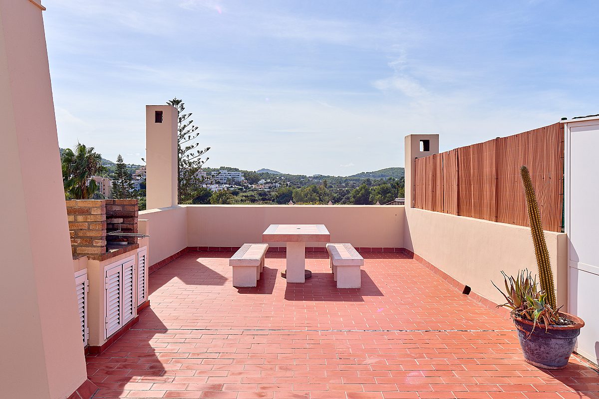Penthouse close to the beach with large rooftop terrace - 18