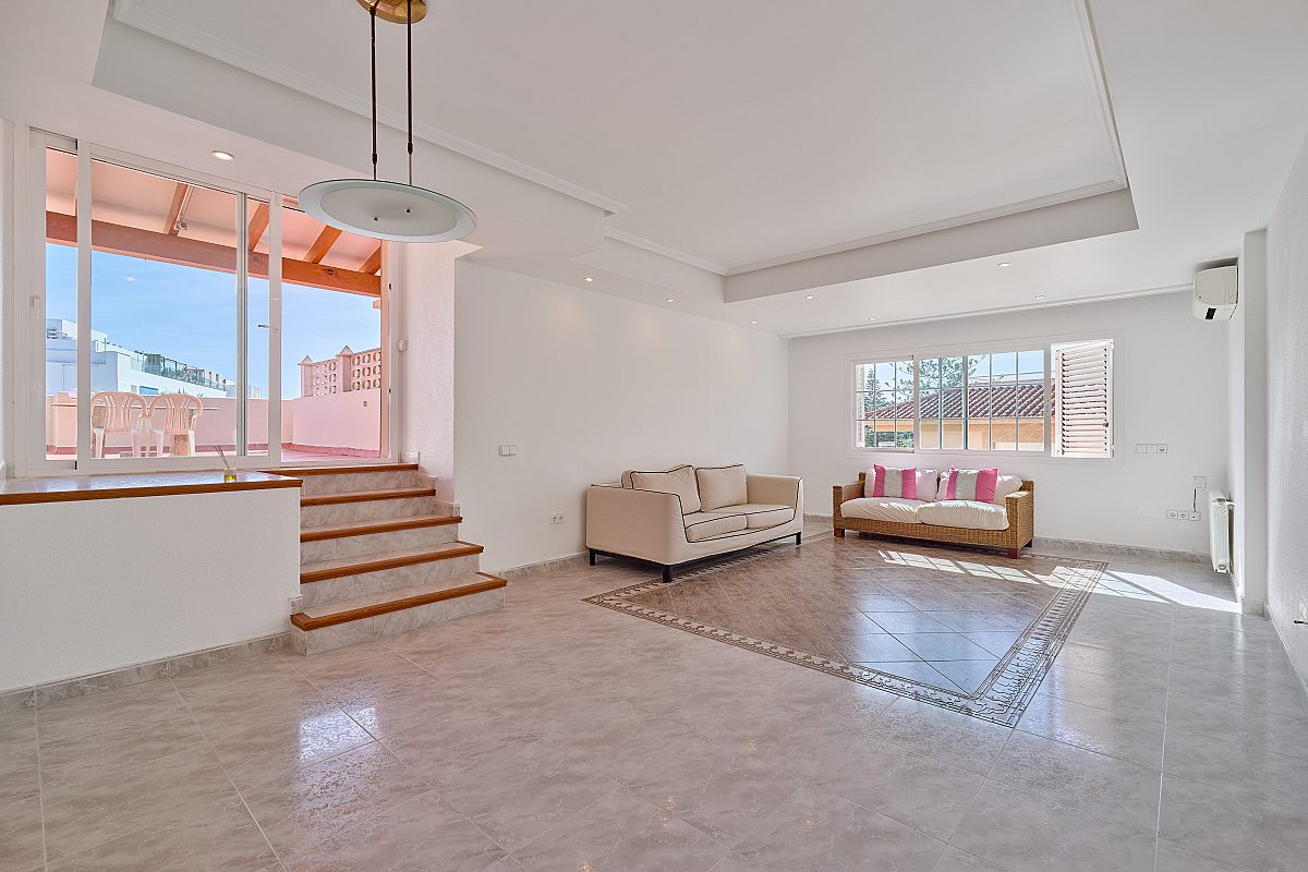 Penthouse close to the beach with large rooftop terrace - 3