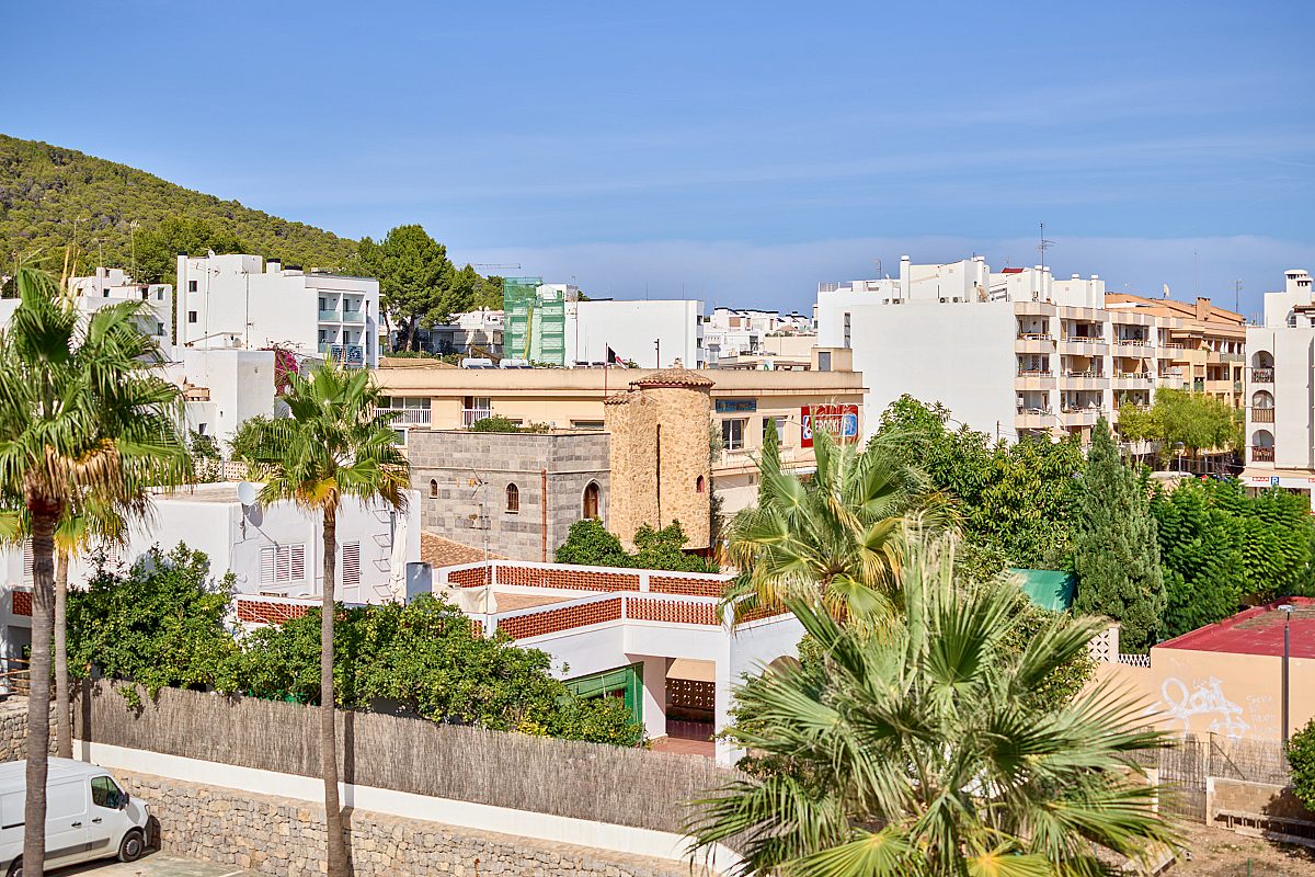 Penthouse close to the beach with large rooftop terrace - 15