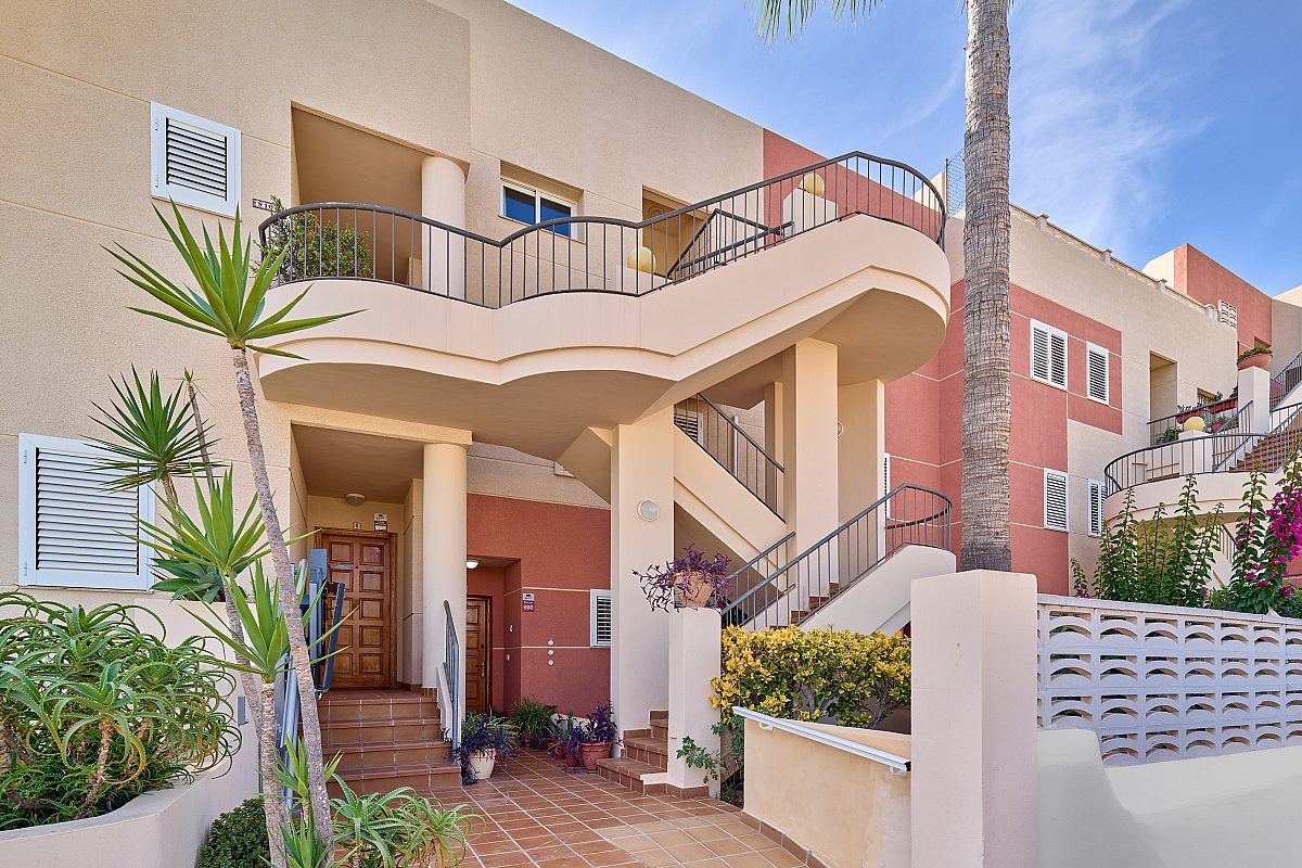 Penthouse close to the beach with large rooftop terrace - 14