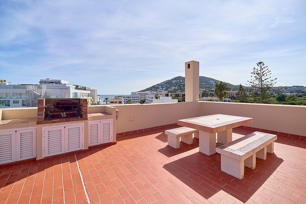 Penthouse close to the beach with large rooftop terrace - 4